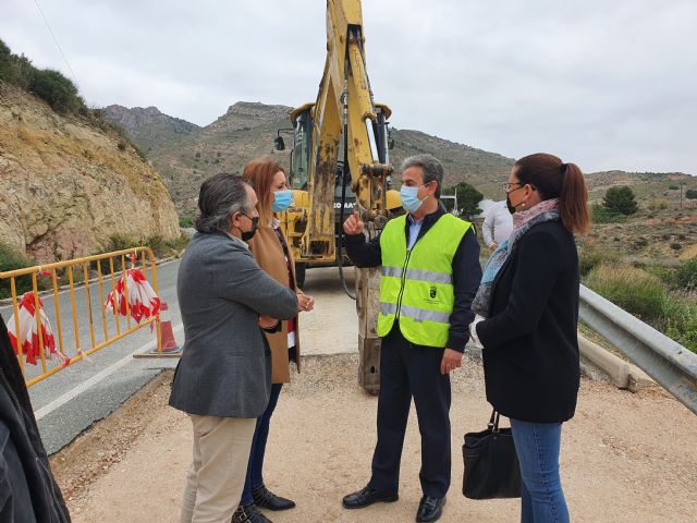 Mejoran la seguridad de la carretera que une la pedanía de Caprés con el municipio de Fortuna