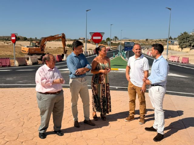 La Comunidad ultima las obras de la nueva glorieta de Fortuna para reforzar la seguridad vial