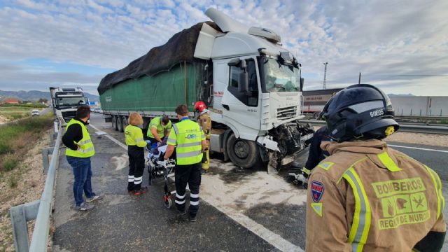 Herido un camionero en un accidente de tráfico en la autovía A-30, Fortuna