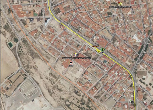 Servicios de emergencia atienden y trasladan a un herido en accidente laboral en Fortuna