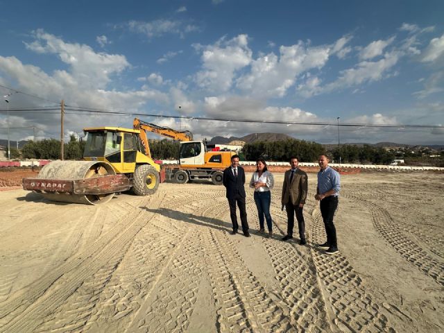 La Comunidad refuerza la seguridad vial en Fortuna con la construcción de una glorieta en las inmediaciones del campo de fútbol municipal