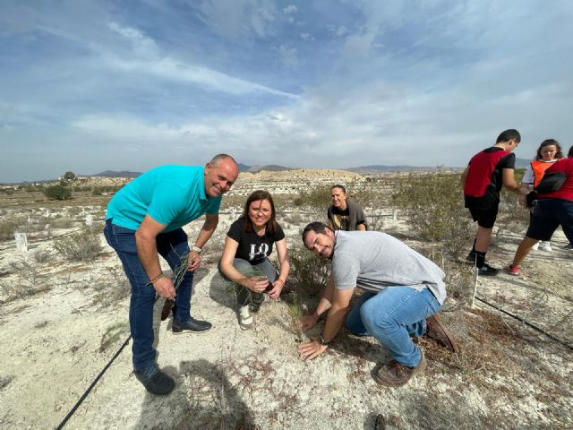 Fortuna participa en la plantación de AFAREM de 1.500 árboles en la zona protegida de Ajauque y Rambla Salada