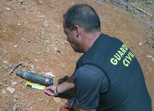 La Guardia Civil desactiva un proyectil de artillería y retira dos granadas de mortero inertes