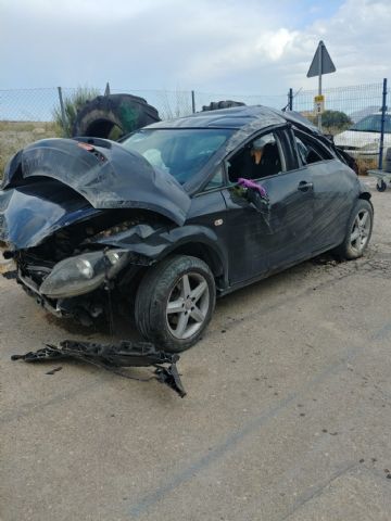Servicios de emergencia atienden accidente de tráfico con heridos ocurrido en Fortuna al perder el control del vehículo y posterior vuelco